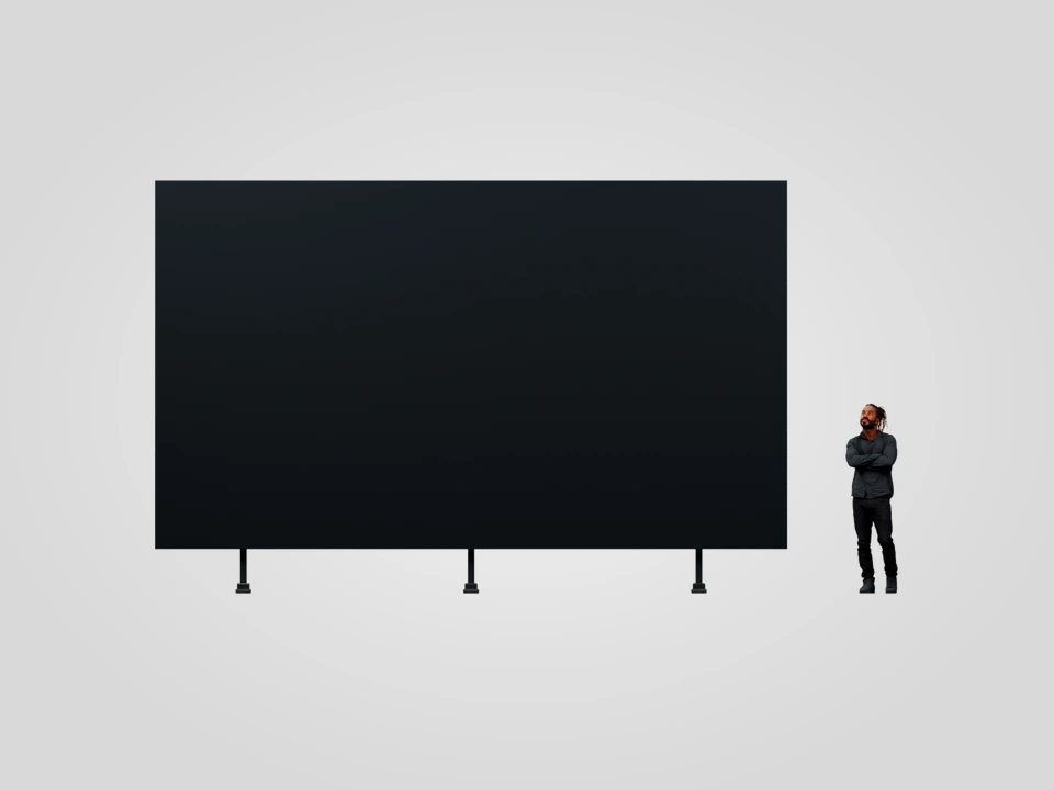 Фронтальный рендер LED-экрана 6 × 3,5 м на опорах; человек ростом 1,8 м для масштаба